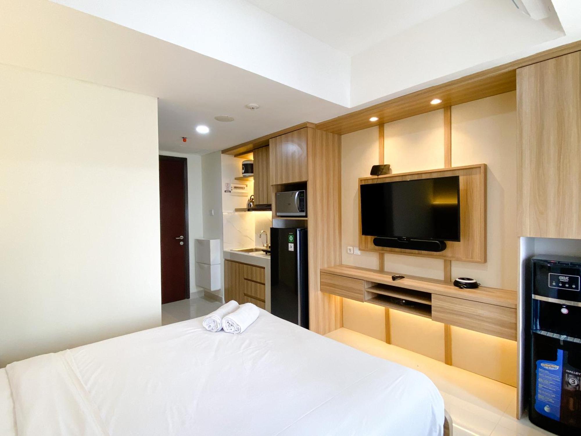 Homey And Warm Studio Room Pollux Chadstone Apartment By Travelio Cikarang Exterior foto